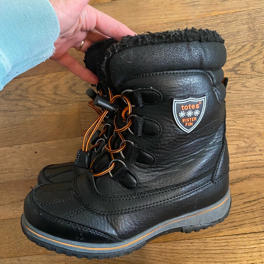 Kids Size 2 Snow Boots All-Weather Insulated Winter Boots Totes